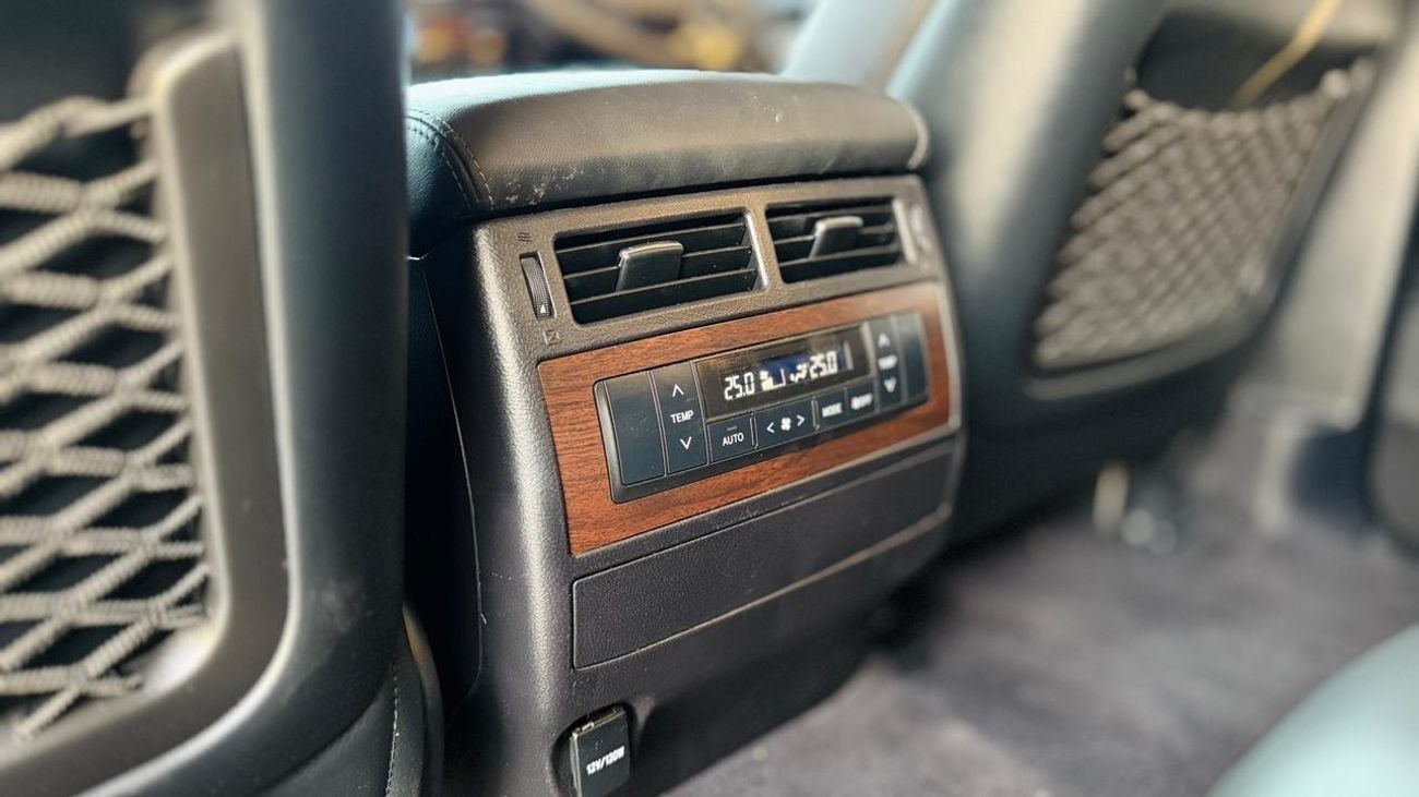 Toyota Land Cruiser 2017 | BULL BAR | PUSH START | SUNROOF | PARKING SENSOR | 4.5L DIESEL ENGINE | POWER SEAT | AT | RHD