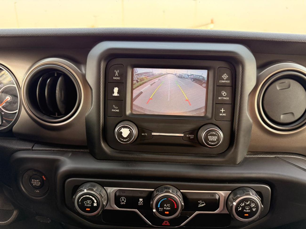 Jeep Wrangler Sport 3.6L A/T