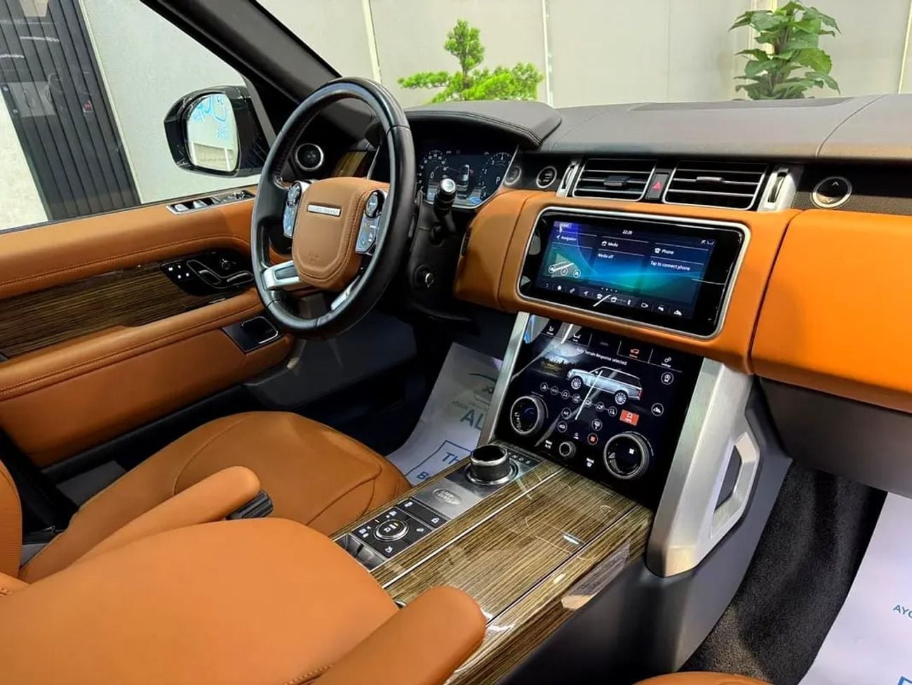 لاند روفر رينج روفر LWB Autobiography P400 3.0L ELITE VOGUE || SUPERCHARGED || GCC || FULLY LOADED || ACCIDENTS FREE
