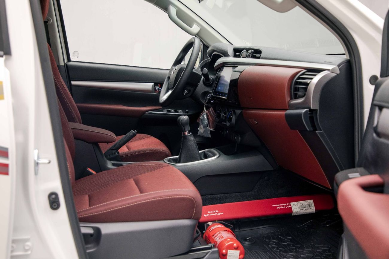 تويوتا هيلوكس GLX 2.7L - White Inside Maroon | Export Only