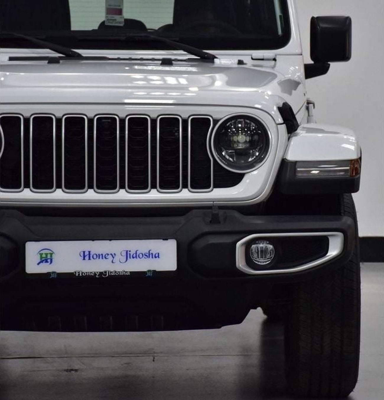 جيب رانجلر EXCELLENT DEAL for our Jeep Wrangler Unlimited SAHARA 2.0L ( 2024 Model ) in White Color GCC Specs