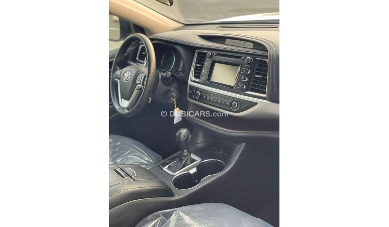 Toyota Highlander 2019 Toyota Highlander LE+ 3.5L V6 4x4 - /