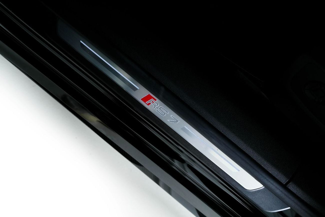 أودي RS7 SPORTBACK Carbon Fiber Package-Audi Ceramic Braking System-Red Calipers-Premium Leather Interior