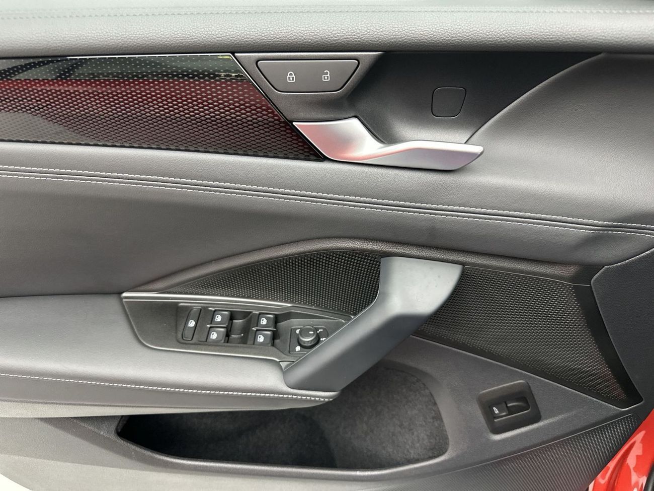 فولكس واجن تيجوان Tiguan LIfe + fabric seats (REF#54467) - 28,100 AED SAVINGS from New Car