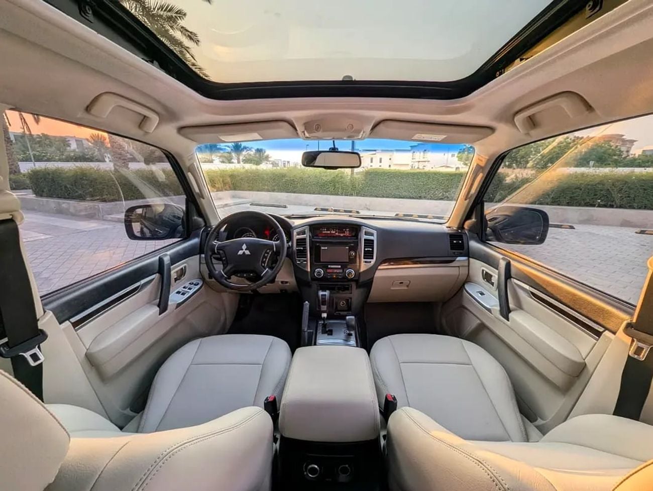 Mitsubishi Pajero GLS MIDLINE GLS Full Option TOP GCC Premium Condition Low KM Family SUV