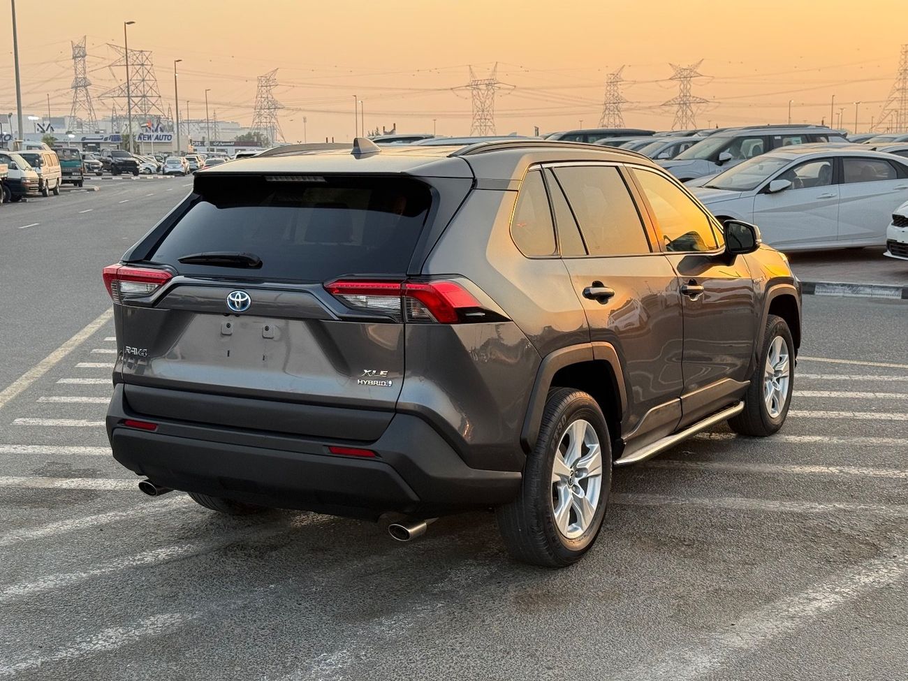 تويوتا راف ٤ XLE 2.5L