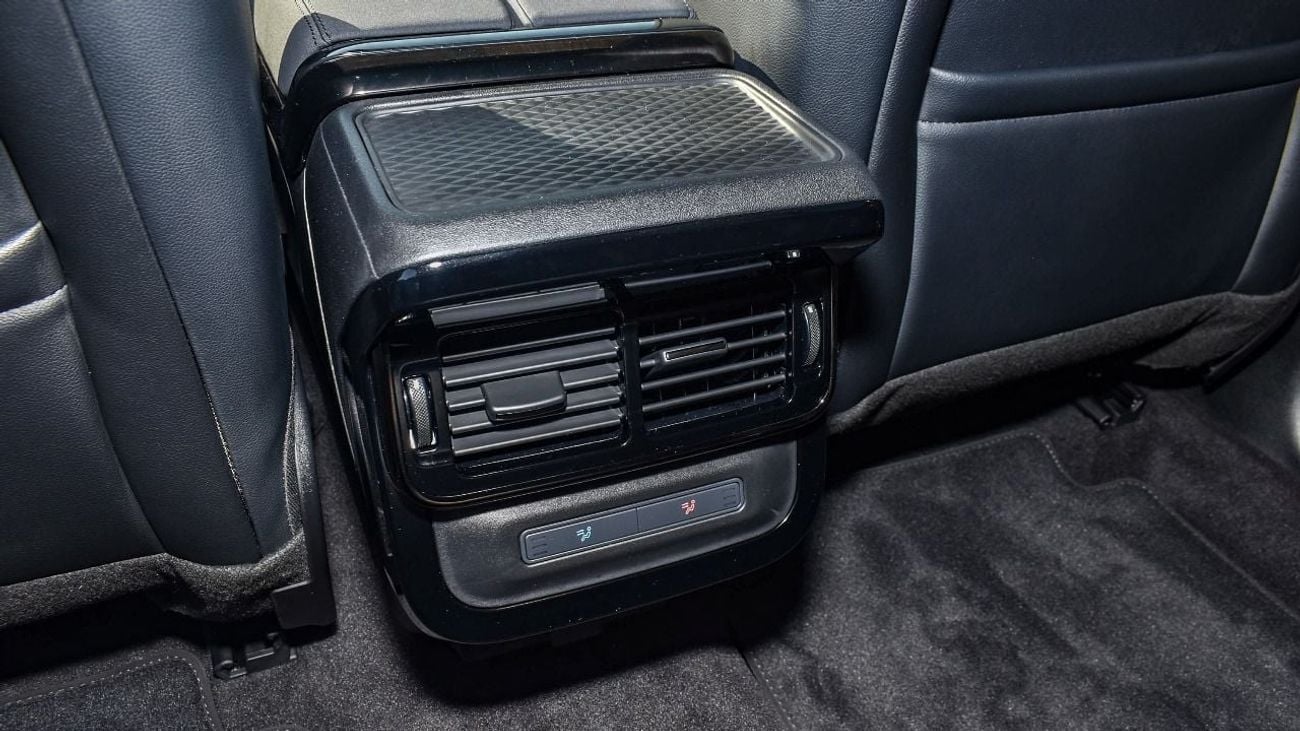 لاند روفر رانج روفر إيفوك SE P250 DYNAMIC 2024!! FIVE YEARS WARRANTY!! THREE YEARS SERVICE CONTRACT