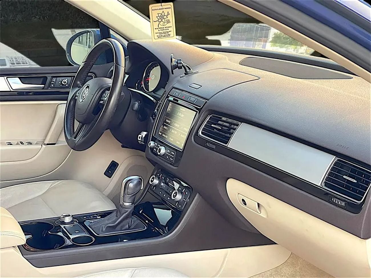 Volkswagen Touareg 1,005 P.M | SEL | GCC Specs | Pristine Condition