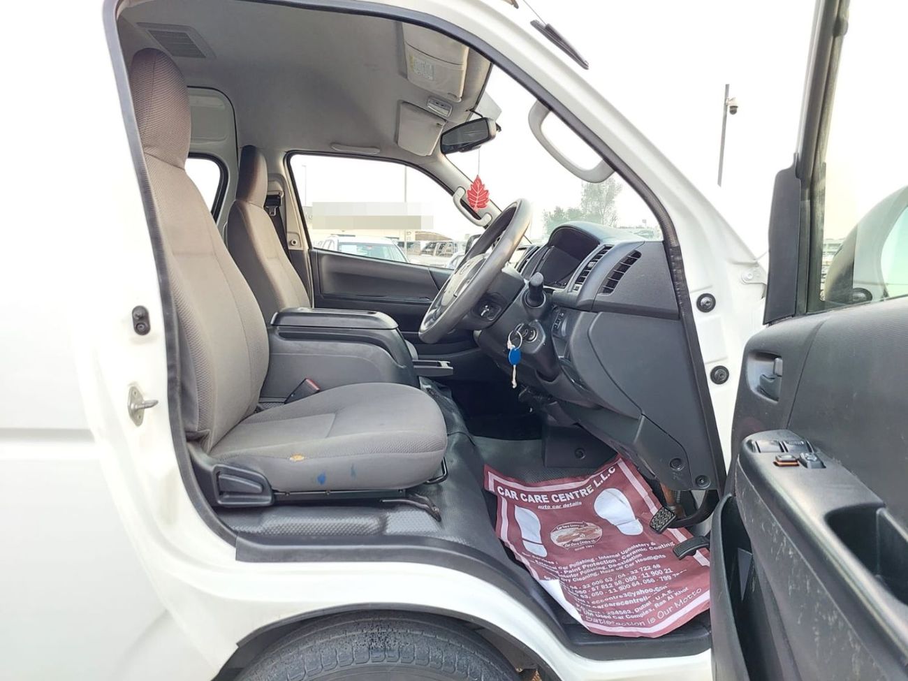 Toyota Hiace TOYOTA HIACE COMMUTER VAN RHD 2016 MODEL 3.0 L DIESEL AUTOMATIC(PM28060)