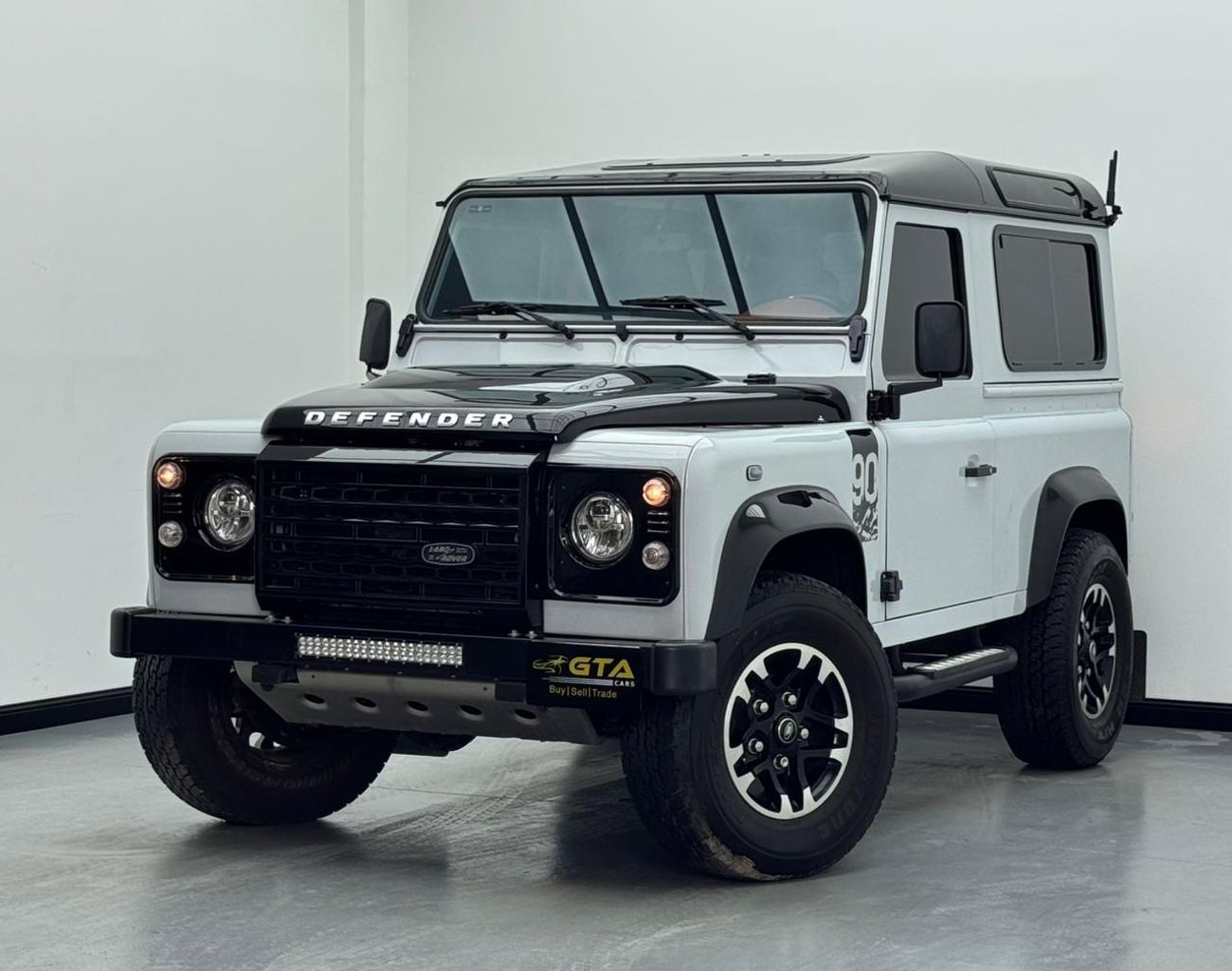 لاند روفر ديفندر 2016 Land Rover Defender 90, Full Land Rover Service History, Excellent Condition, Manual, GCC