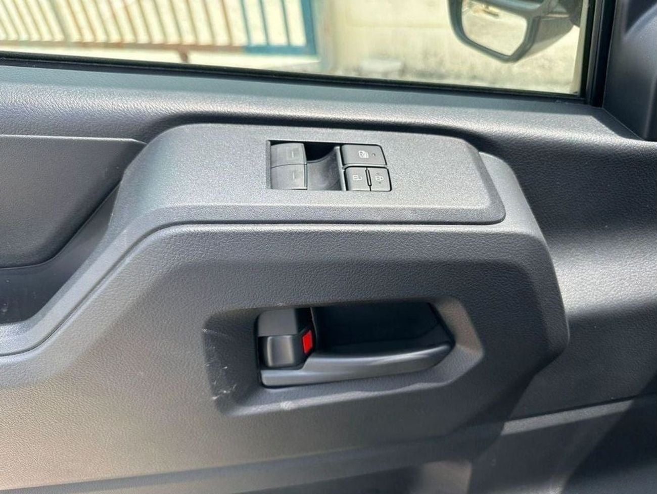 تويوتا هاياس GL TOYOTA HIACE 3.5 PASSENGER MANUAL TRANSMISSION 2025 MODEL