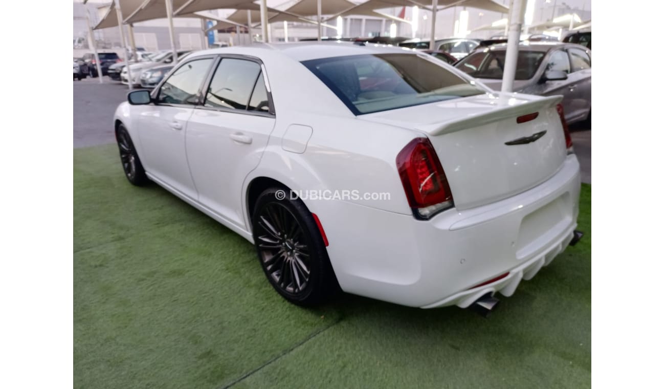 كرايسلر 300 موديل 2014  محول 2021رادار بصمة  وارد مثبت سرعة تحكم رنجات حساسات جناح خلفى بحالة ممتازة