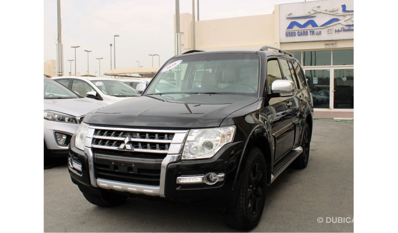 Mitsubishi Pajero ACCIDENTS FREE - ORIGINAL PAINT - GCC - MID OPTION - CAR IS IN PERFECT CONDITION INSIDE OUT