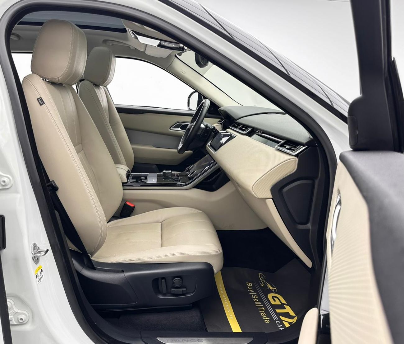 لاند روفر رينج روفر فيلار 2020 Range Rover Velar P250 S, 1 Year Warranty Unlimited Km, Full Service History, GCC