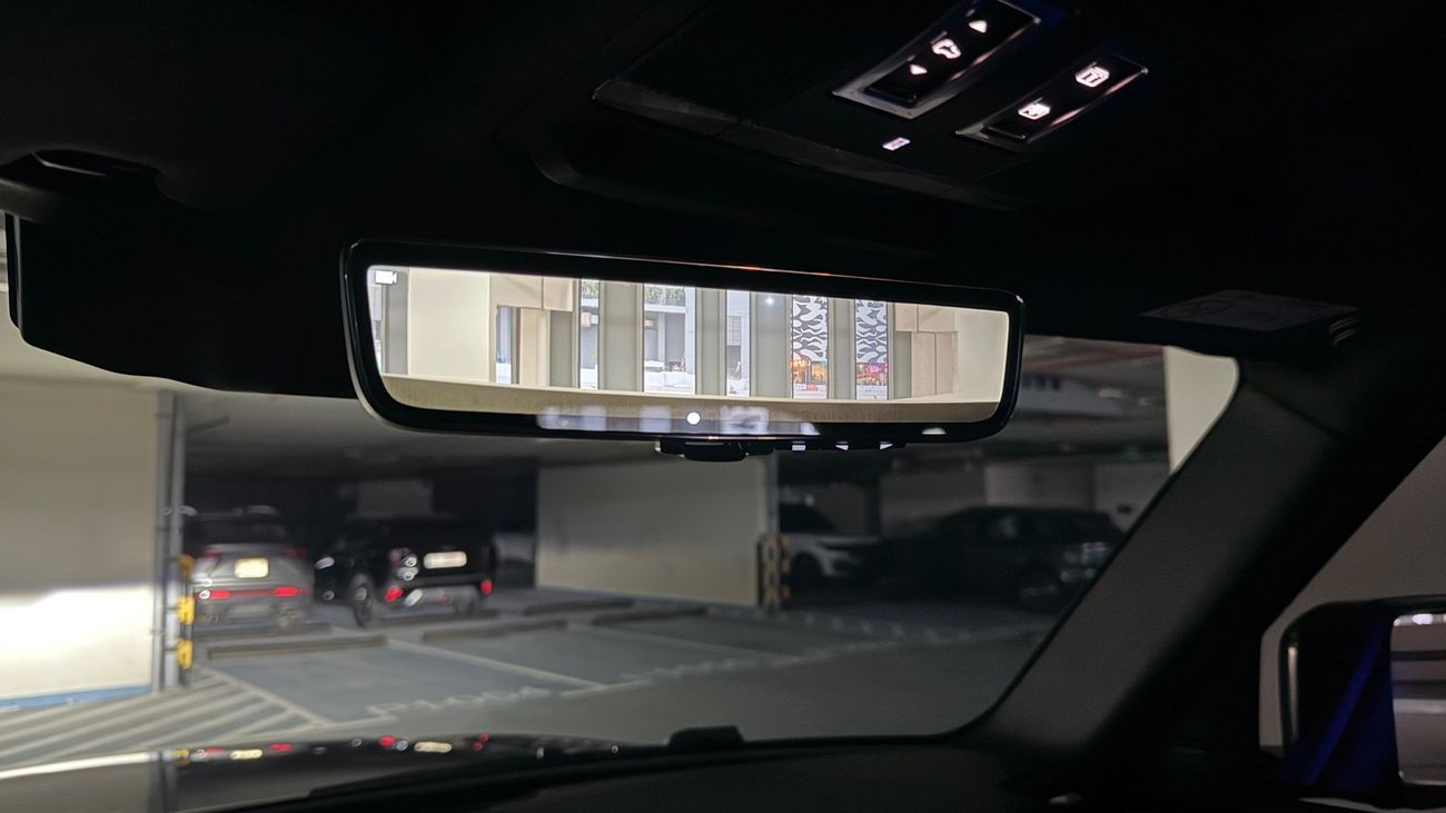 Land Rover Defender P400 110 X-Dynamic SE 3.0L (7 Seater)