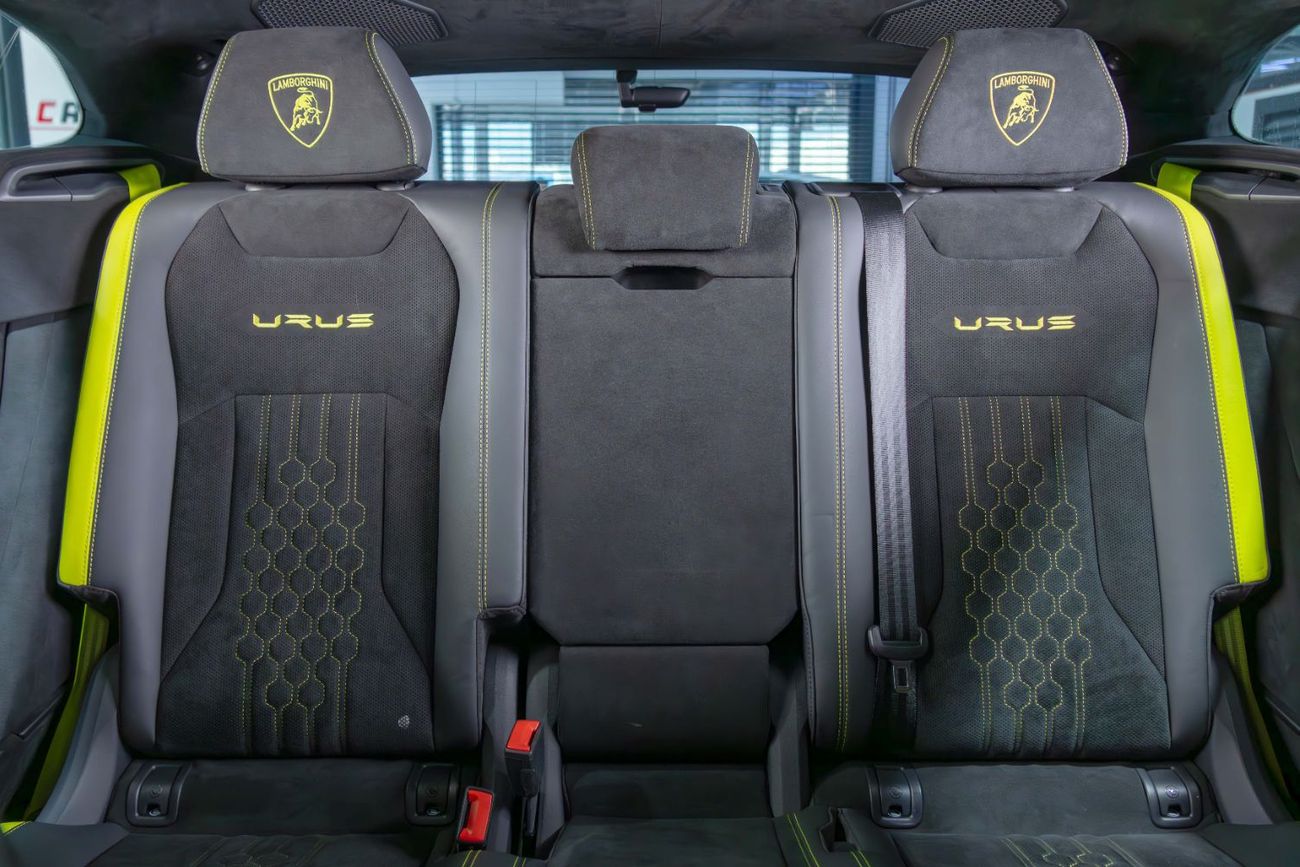 Lamborghini Urus 4.0T V8 Performante Full Carbon Fiber Package-Akrapovic Exhaust System-Very Low Mileage