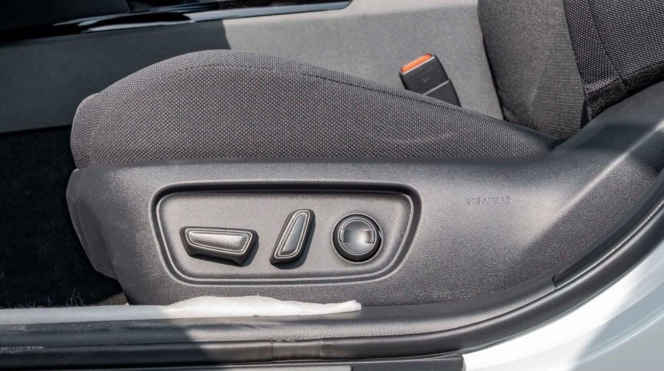 Toyota Camry 2025 Toyota Camry 2.5L LE Hybrid with panorama roof AT