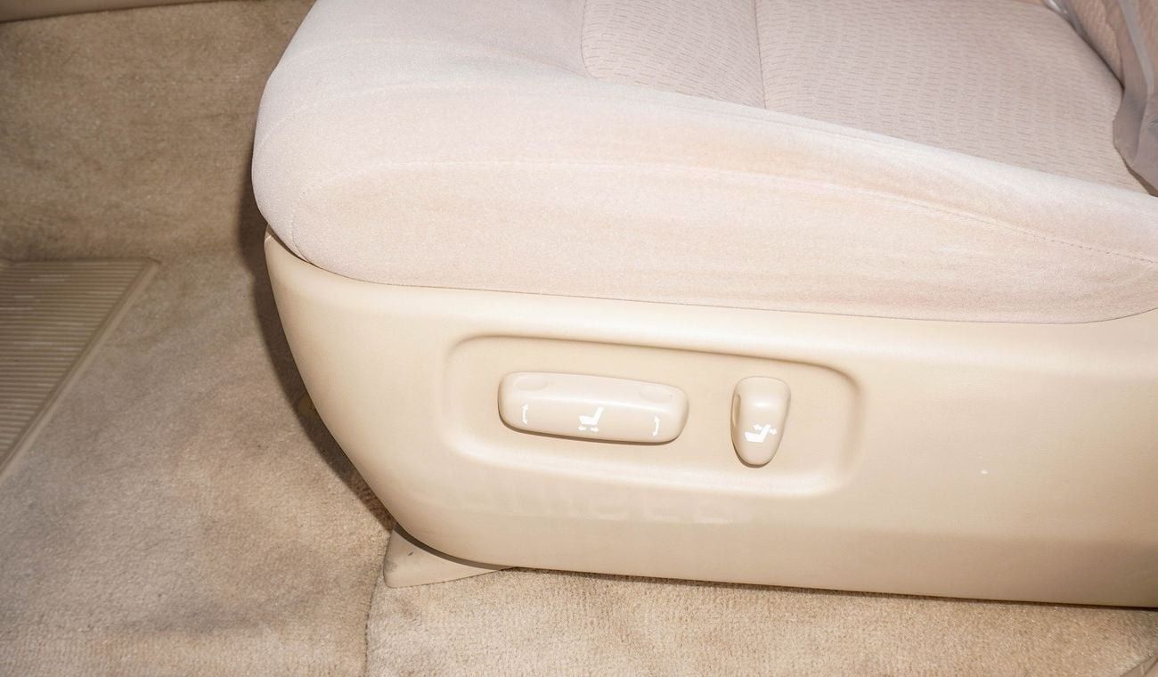 Toyota Land Cruiser GXR V8 Grand Touring