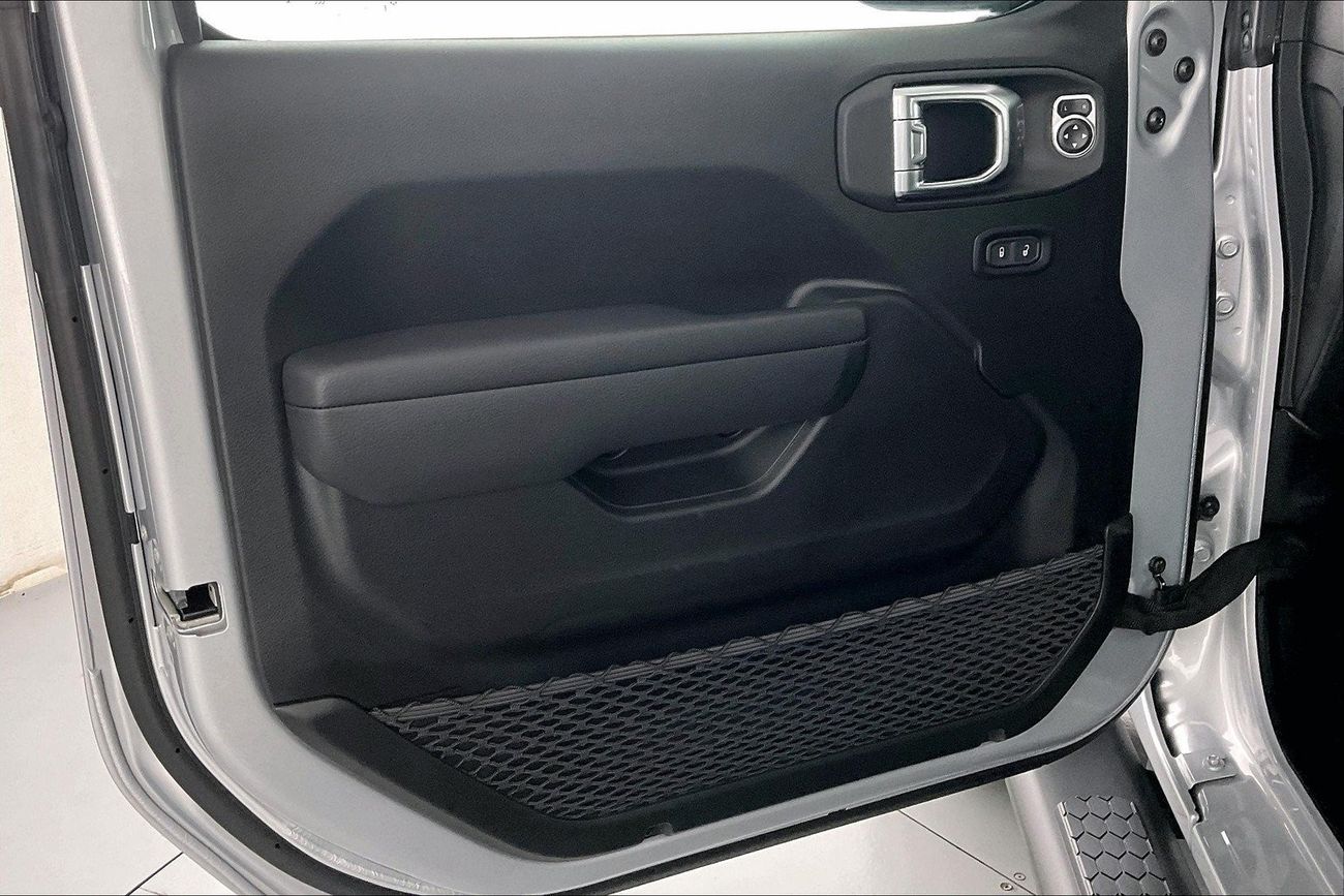 Jeep Wrangler Sahara Plus Unlimited | 1 year free warranty | 0 Down Payment