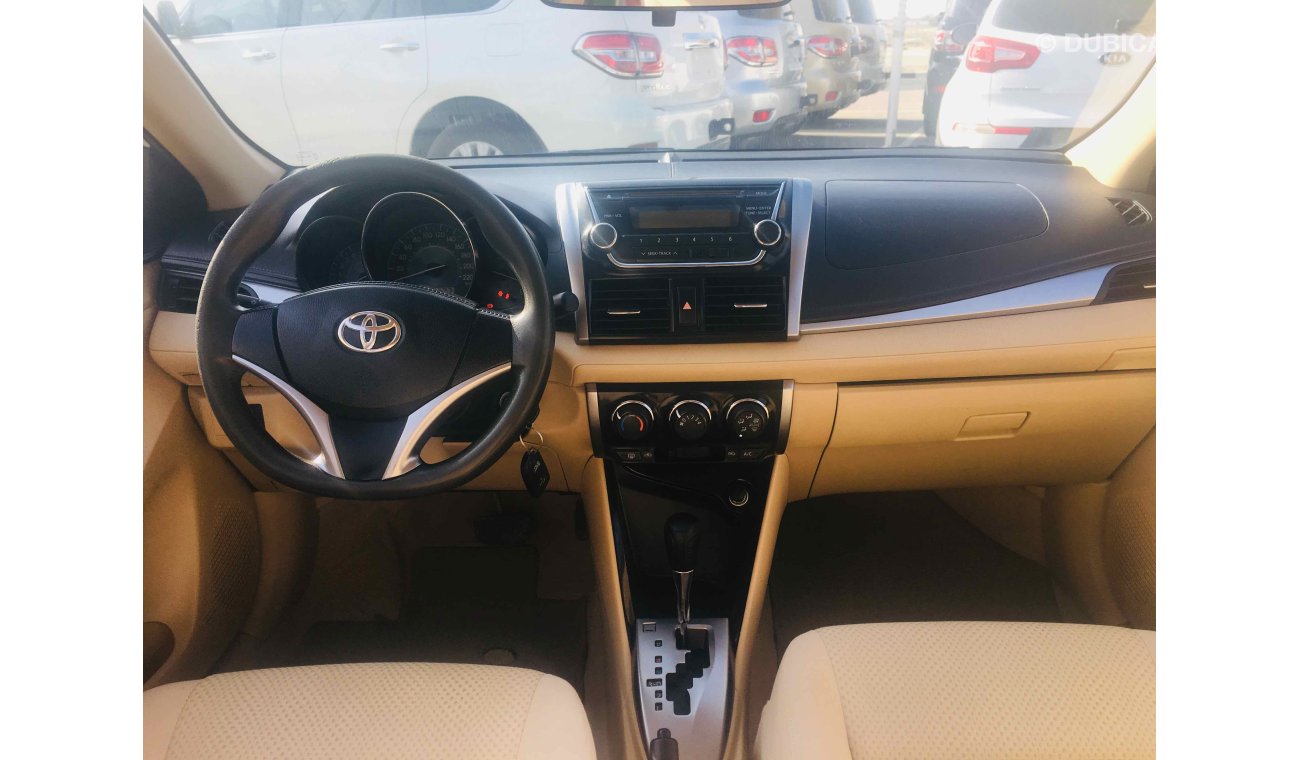 Toyota Yaris سياره نظيفه جدا بدون حوادث بحاله ممتاذه