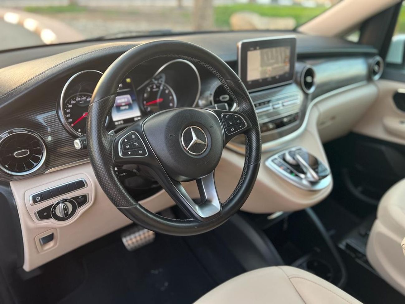 Mercedes-Benz V 250 MERCEDES BENZ V250 2020 GCC FULL SERVICE AGENCY HISTORY ORIGINAL PAINT