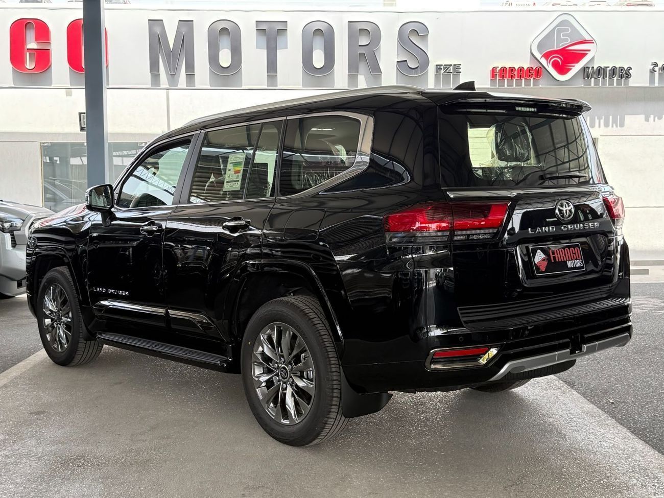 تويوتا لاند كروزر VXR 3.5 HYBRID TWIN TURBO **التصدير فقط خارج الخليج**EXPORT ONLY**