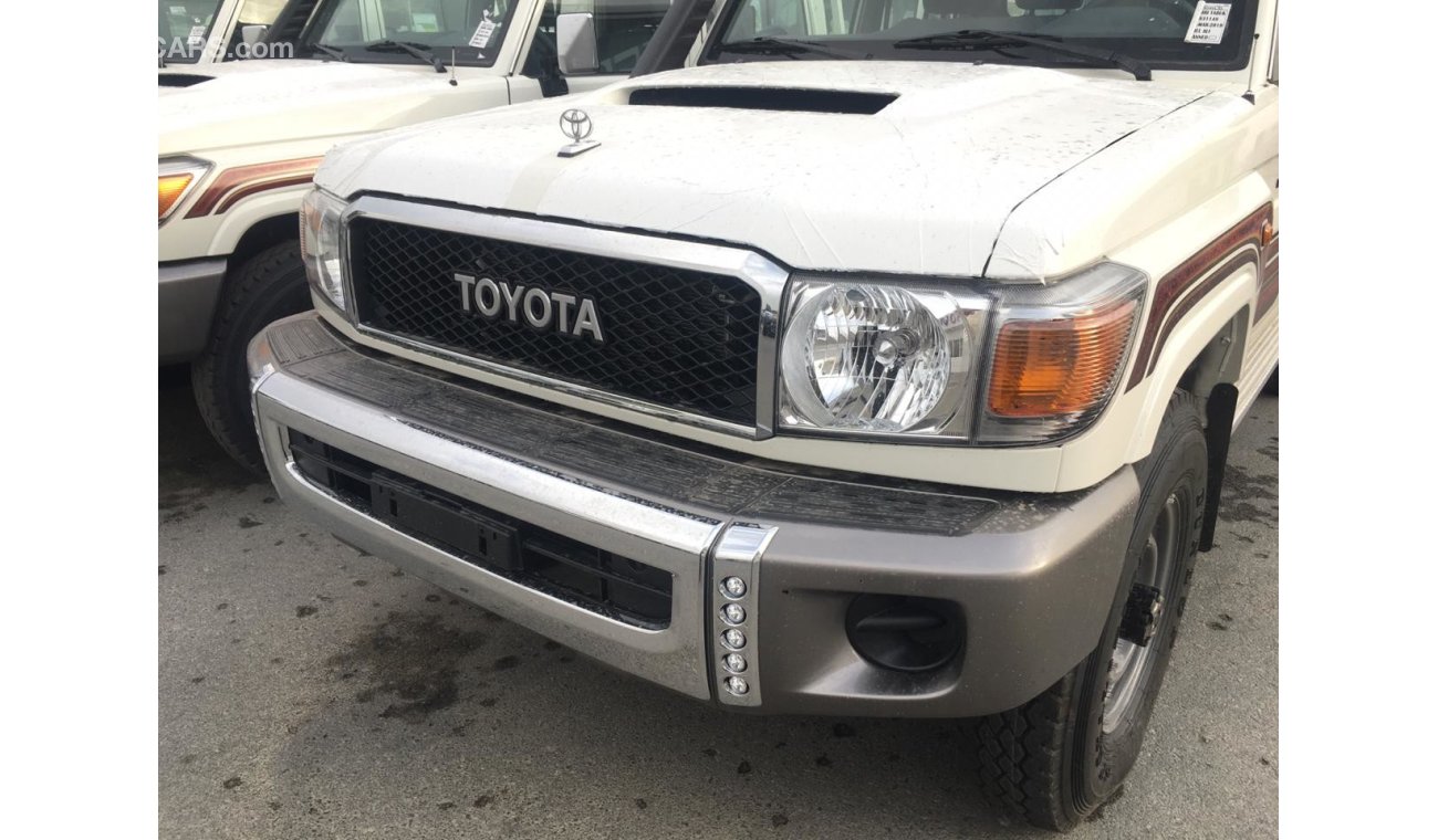 Toyota Land Cruiser Pick Up LC79