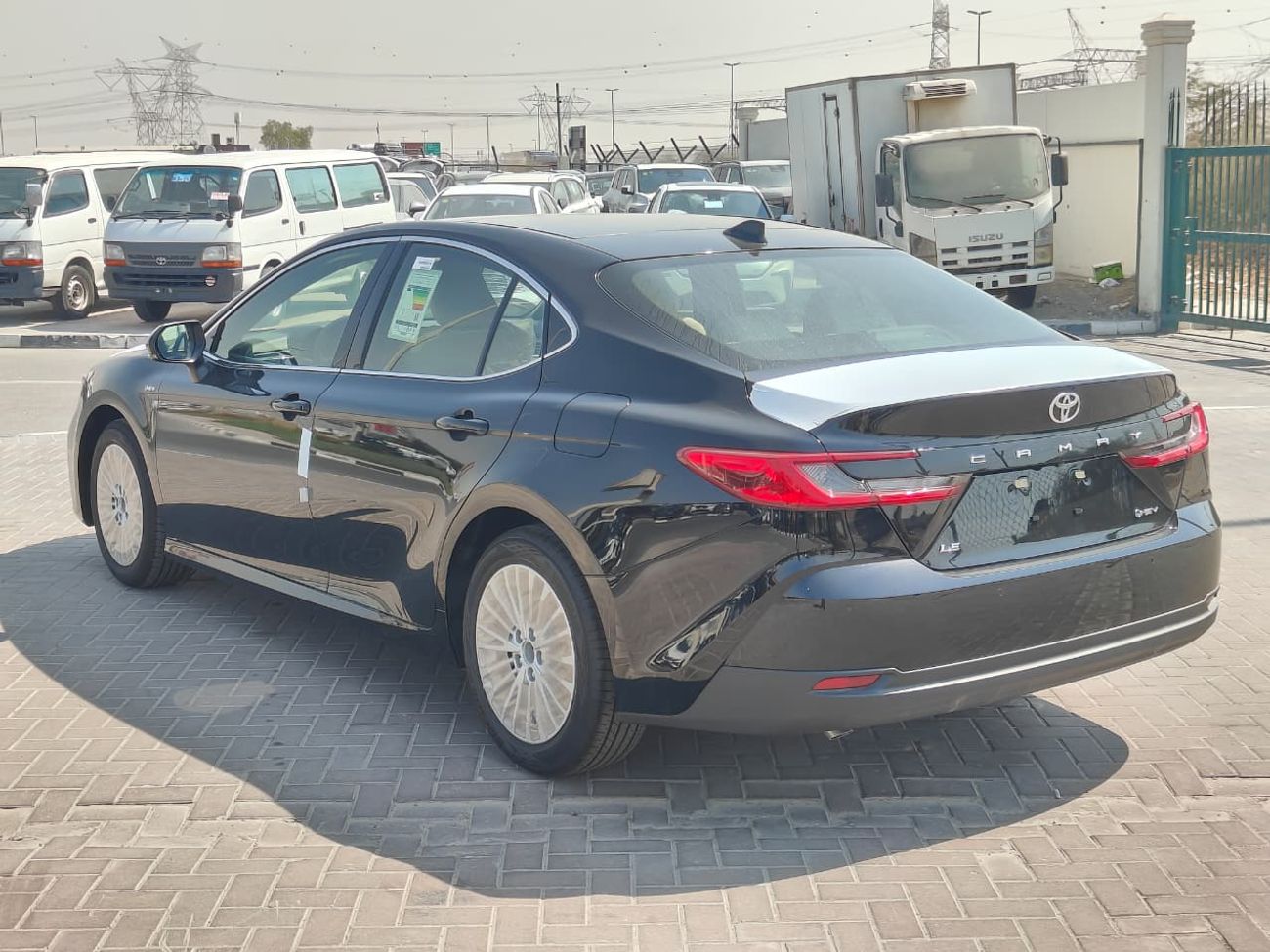 Toyota Camry 2025 Toyota Camry LE with Panoramic Roof 2.5L 4-Cyl Hybrid A/T FWD Export Only
