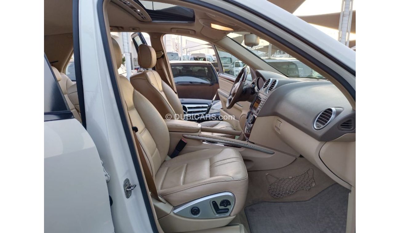 مرسيدس بنز ML 350 خليجي رقم واحد موديل 2009 لون ابيض فتحه جلد حساسات رنجات ومثبت سرعه وكاميرا خلفيه لاتحتاج الي مصاريف