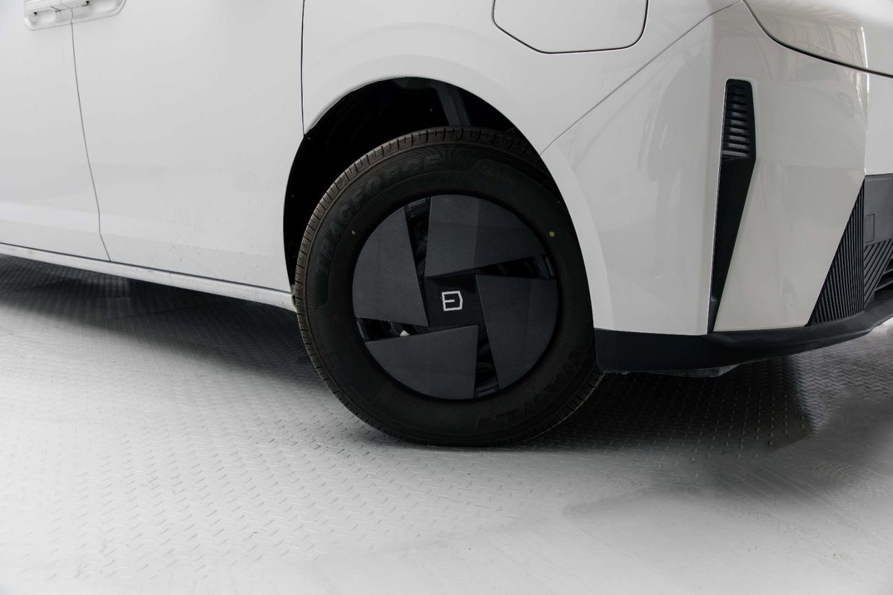 جيلي فيريزون 2025 Farizon Super Van - White inside Black | Export Only