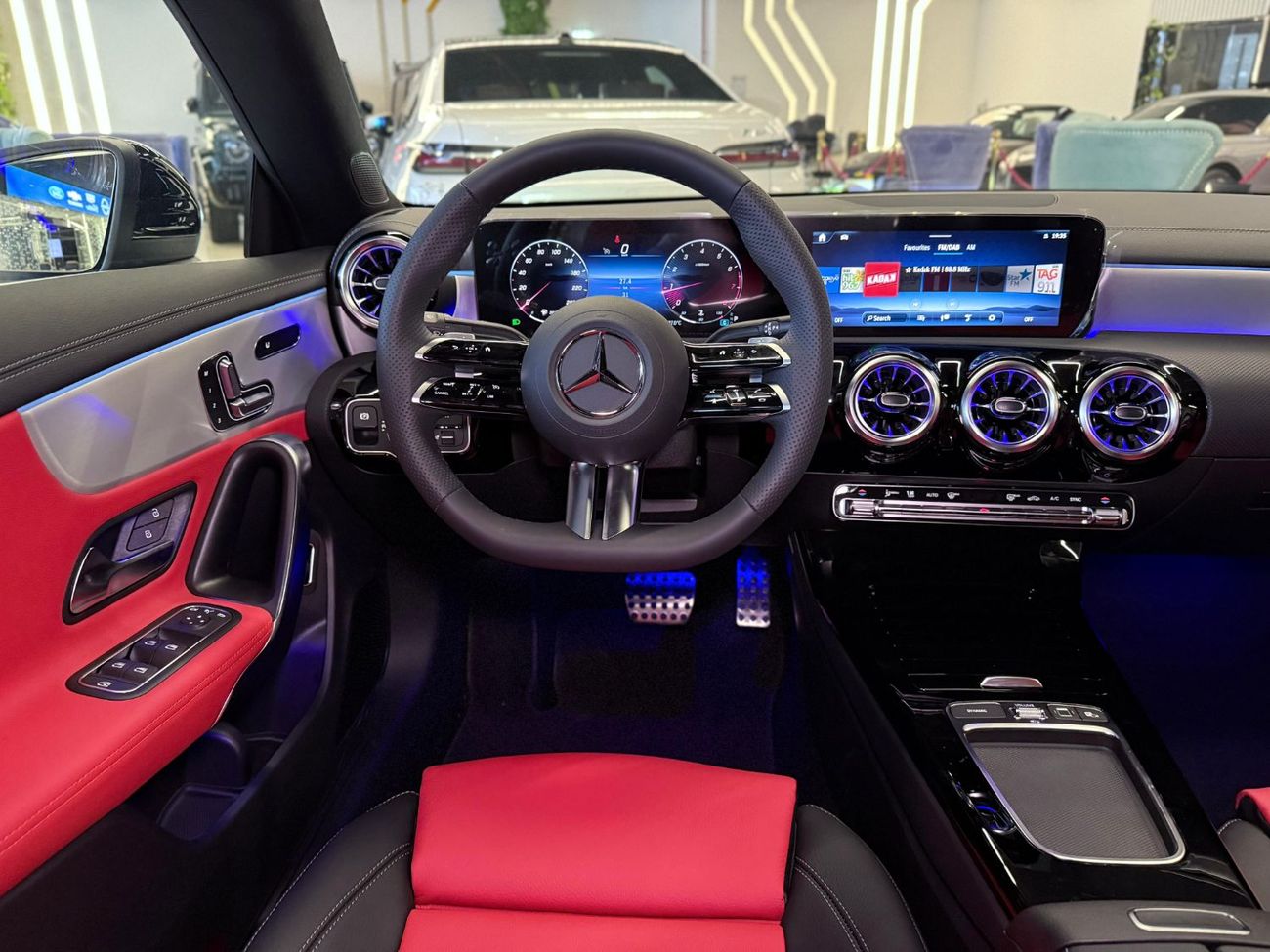 مرسيدس بنز CLA 200 Premium + 2.0L