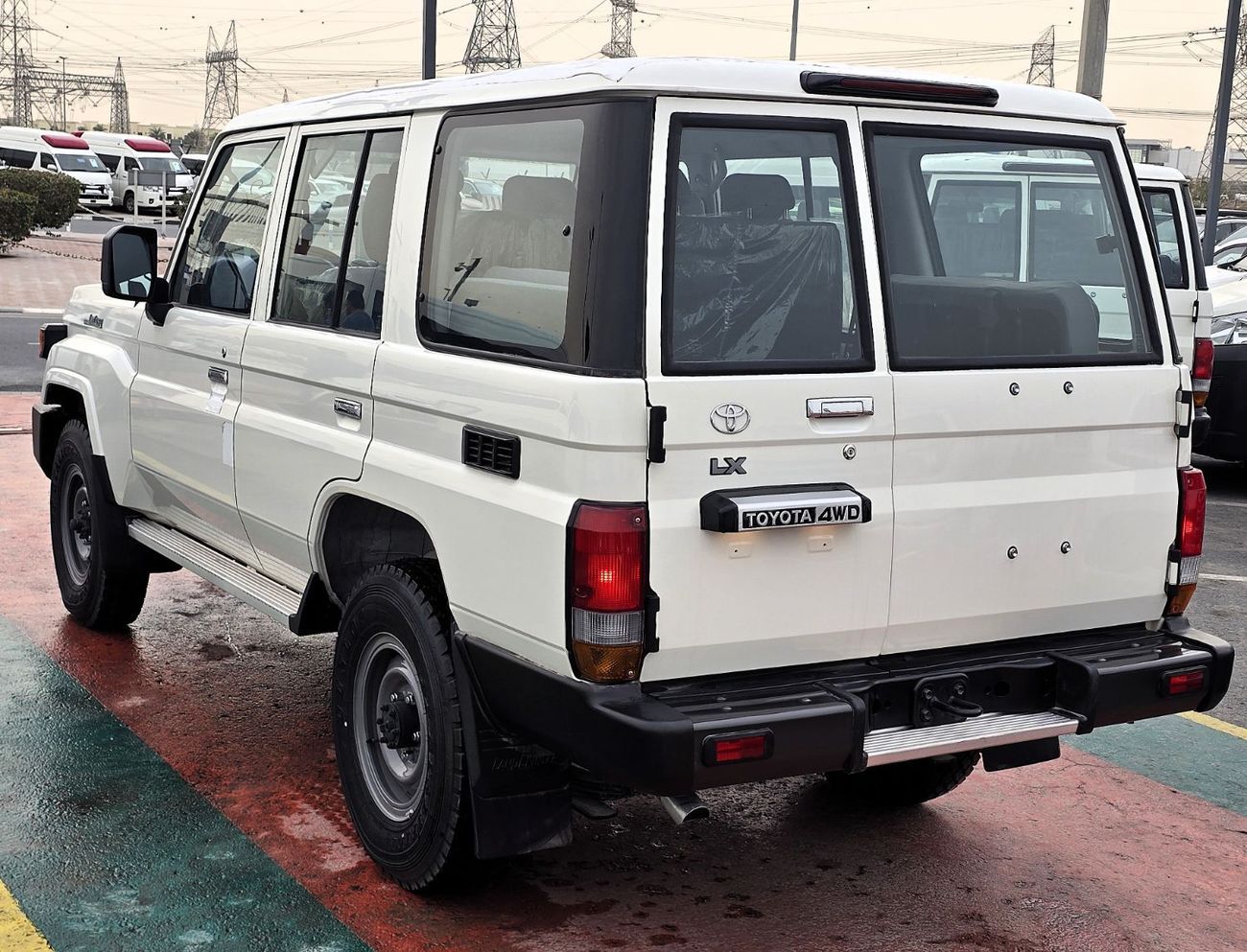 تويوتا لاند كروزر Toyota Land Cruiser 76 4.2l M/T Diesel 4WD Whit Def Lock , Fog light White Color 2025 Model