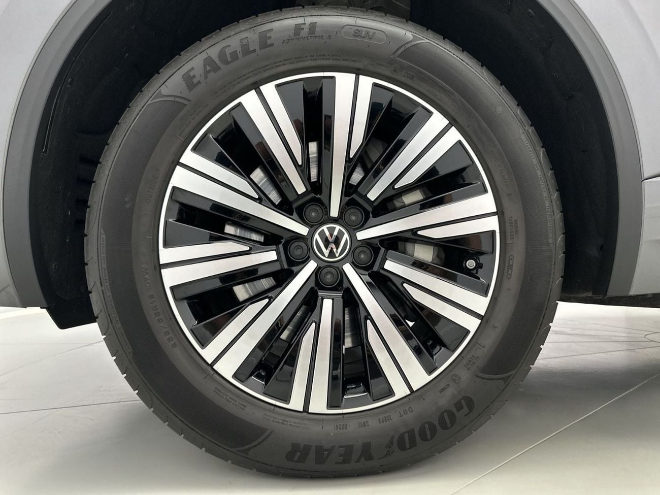 فولكس واجن طوارق 3.0T TL (340 HP) Touareg Elegance (Ref#00269) - 51,100 AED SAVINGS from New Car