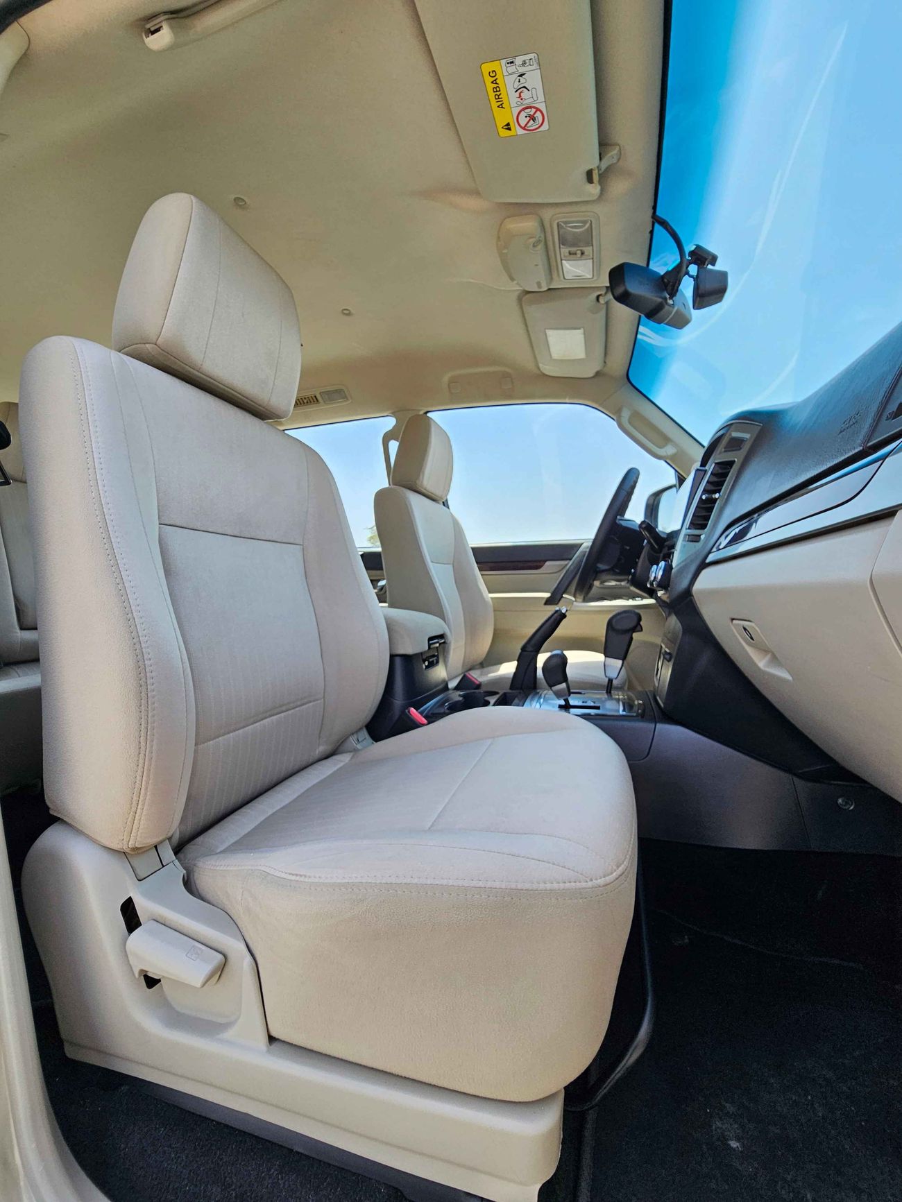 Mitsubishi Pajero GLS 3.5/ 4WD/ DVD CAMERA/ LOW MILEAGE/861 MONTHLY/LOT#702054