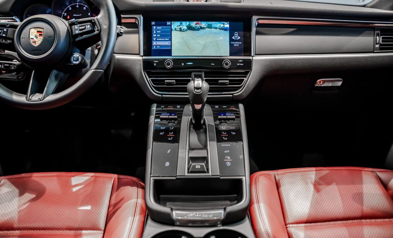 بورش ماكان Base 2.0T 2024 Porsche Macan T, 2026 Porsche Warranty, Full Service History, Low KMs, GCC