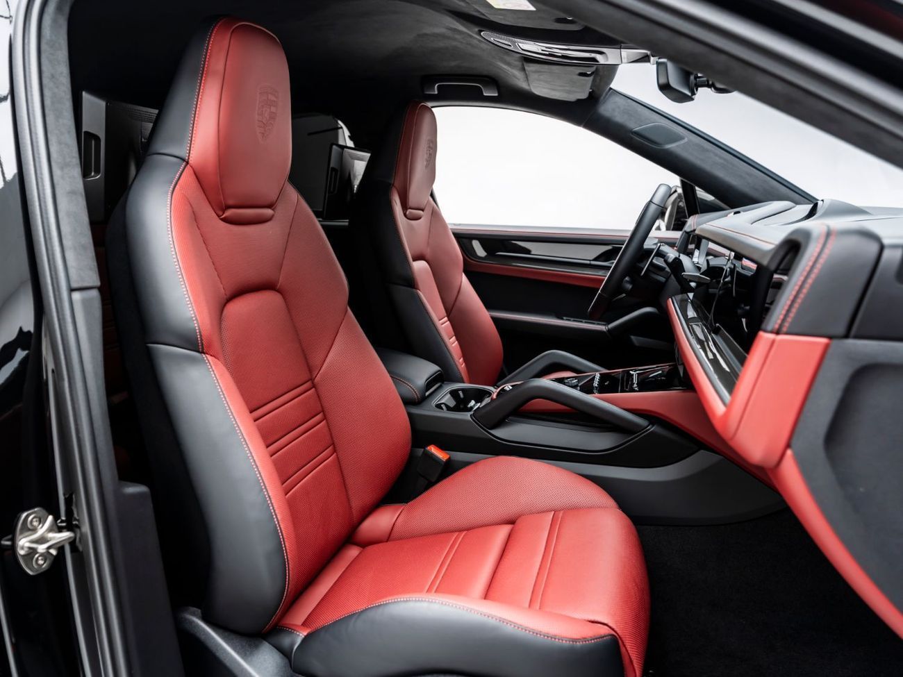 Porsche Cayenne Title - The BEST Ramadan offer in the UAE - Limited Time Only! 2024 Porsche Cayenne Turbo GT, Februa