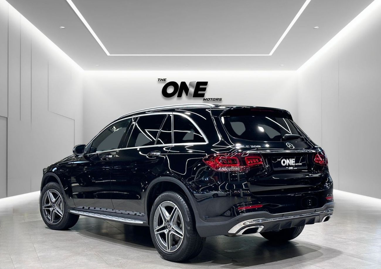 مرسيدس بنز GLC 300 4MATIC 2.0L