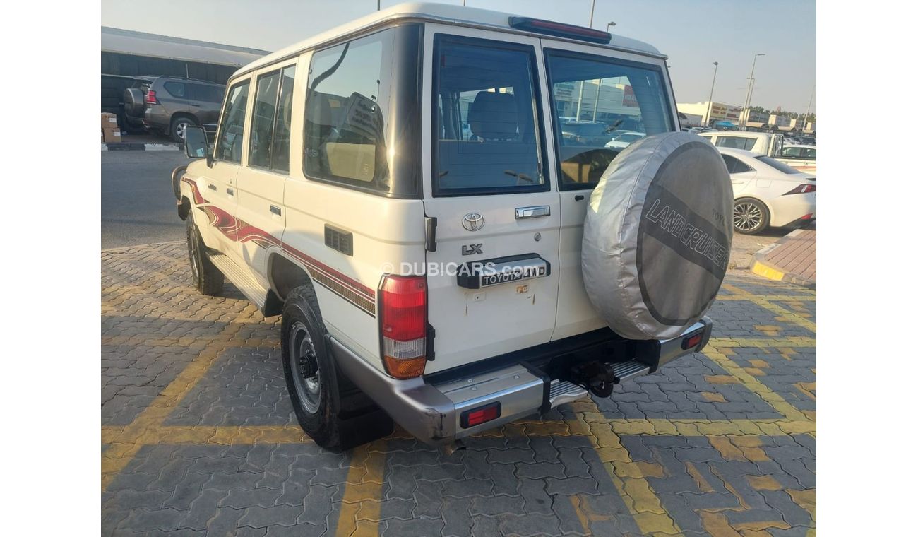 تويوتا لاند كروزر 70 76 4.2 HARD TOP DIESEL 10 SEATER MT