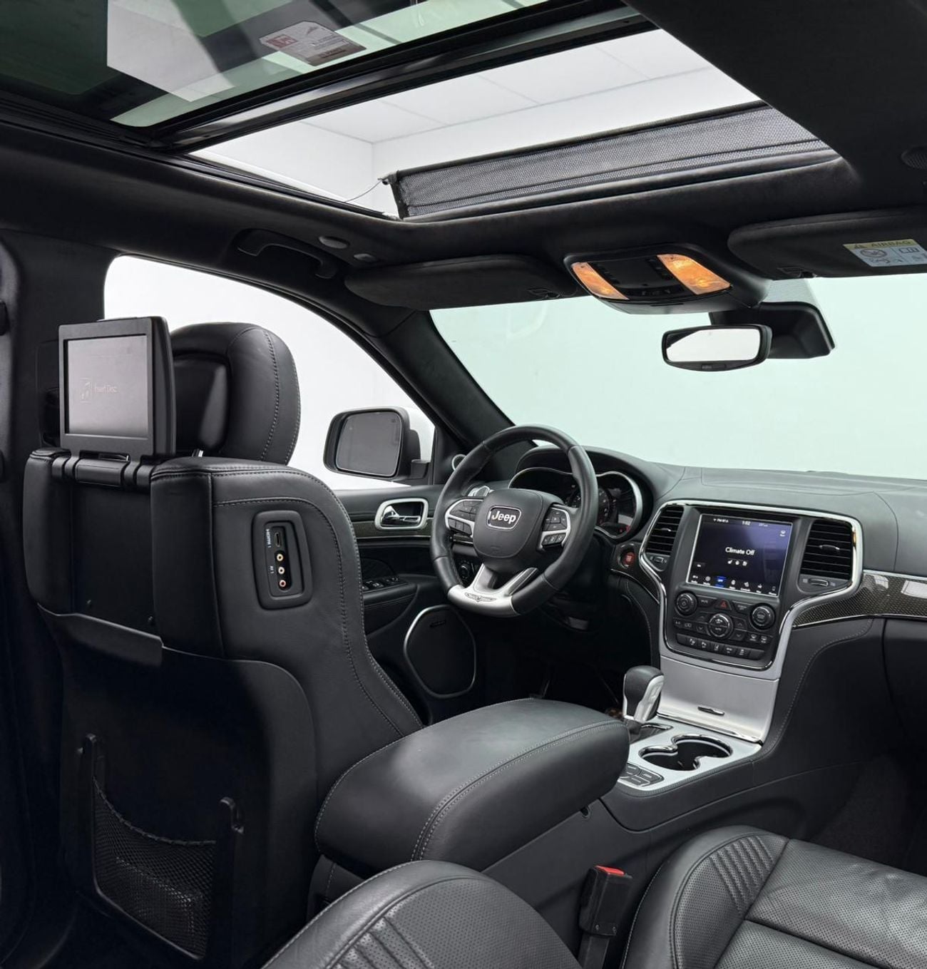 Jeep Grand Cherokee Trackhawk 6.2L 2018 Jeep Grand Cherokee Trackhawk ,Warranty ,Excellent Condition ,GCC