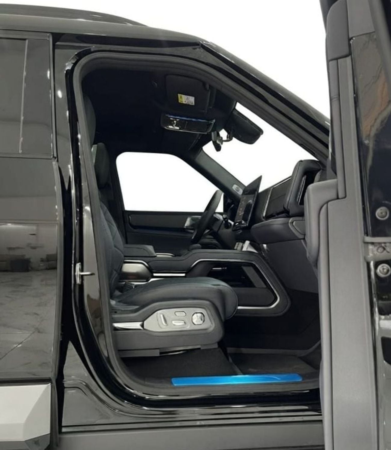 Denza B8 FLAGSHIP PHEV .SUV/CROSSOVER-Four Wheel Drive 7 Seats al- futtaim ▾