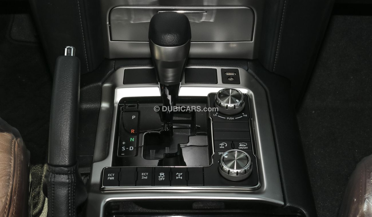 Toyota Land Cruiser GXR V8