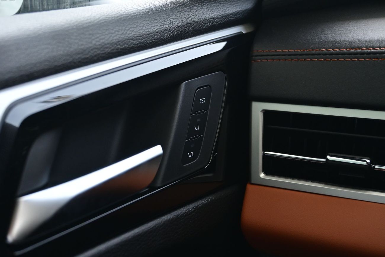 ميتسوبيشي آوتلاندر Mitsubishi Outlander P-Line 2.5L Petrol 4WD, Model 2025, Color Black