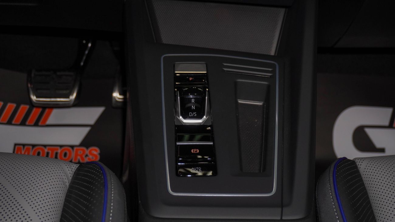 فولكس واجن جولف R 300 TSI