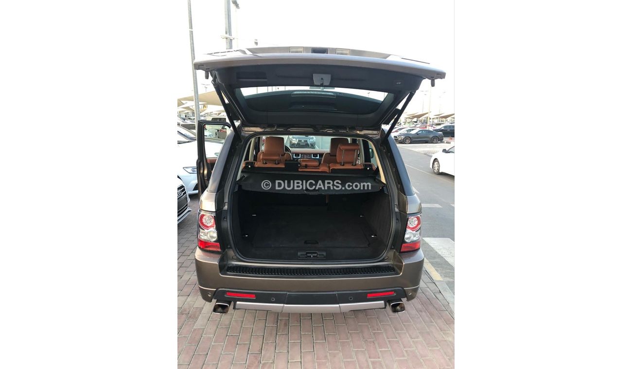 لاند روفر رينج روفر سبورت كت اوتو بيوجرفي موديل 2012 خليجيه فل اوبشن حاله ممتازه من الداخل والخارج فل اوبشن فتحه وجلد وكاميرات