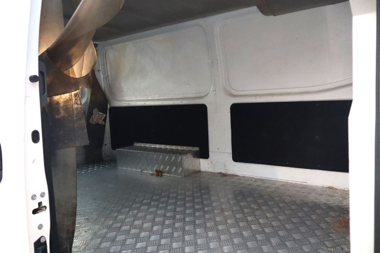 نيسان أورفان 3-Seater Automatic (4-Door)