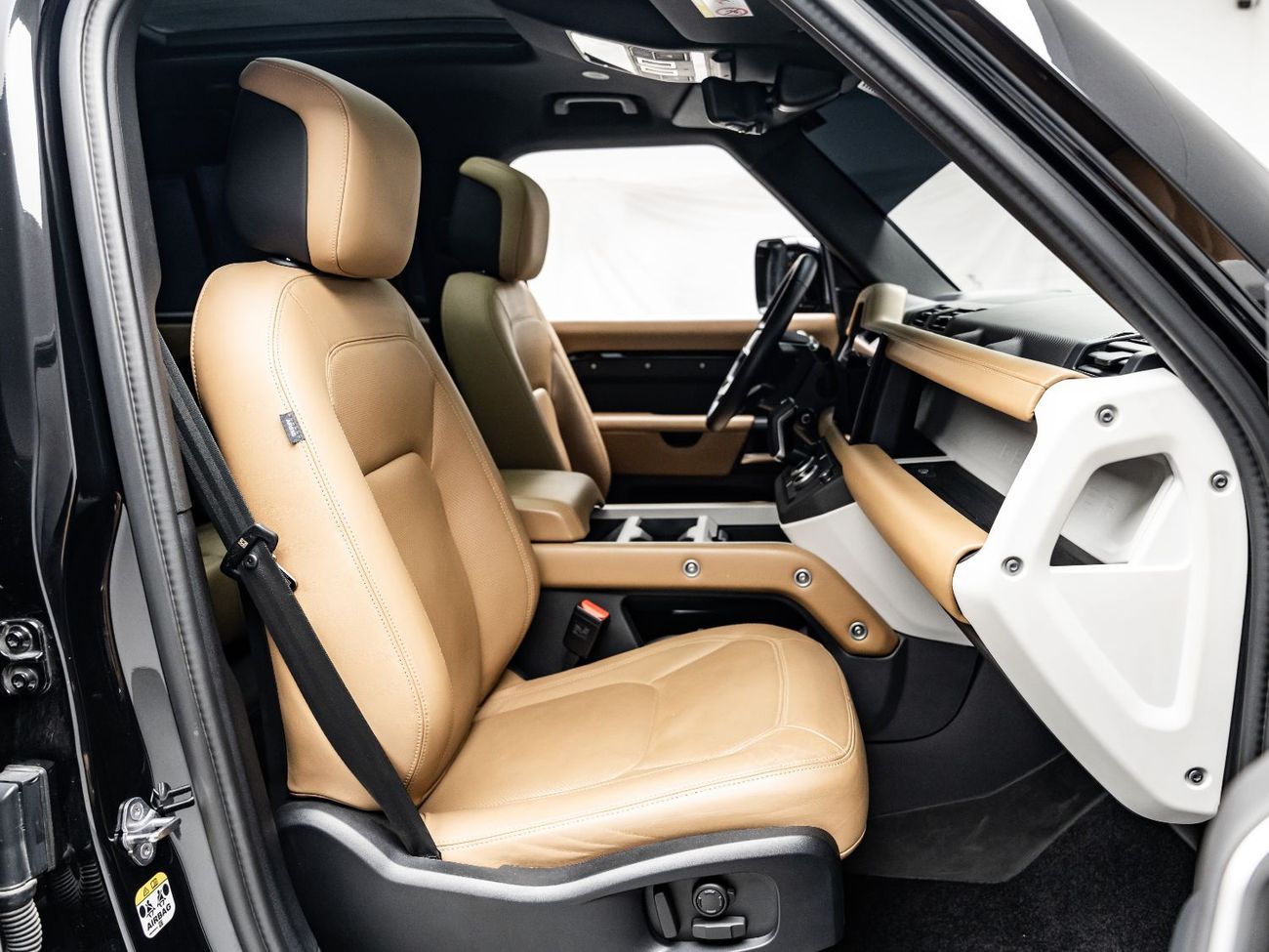 Land Rover Defender P400 110 X-Dynamic HSE 3.0L (5 Seater) 2025 Land Rover Defender 110 P400 HSE X-Dynamic, 2029 Land Ro