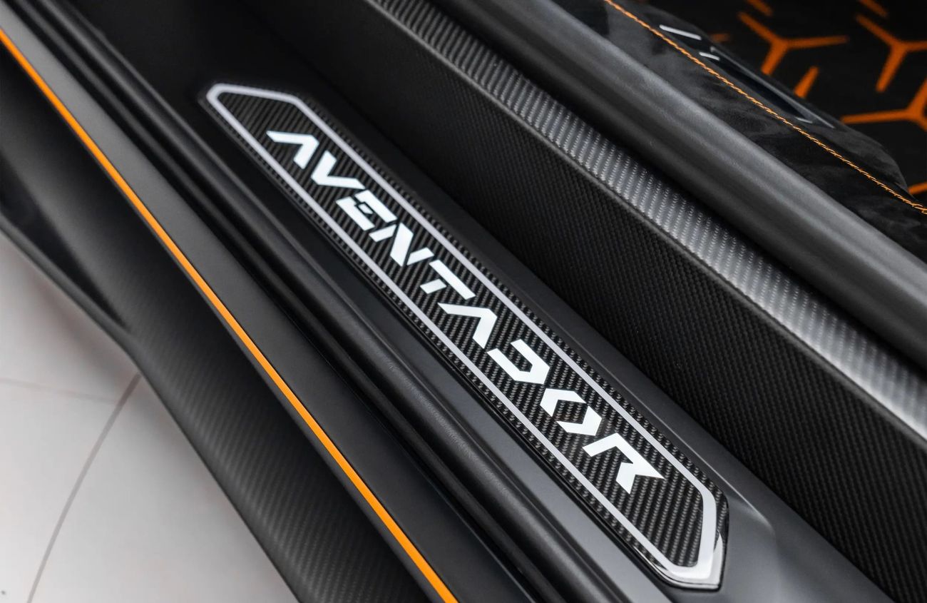 لامبورغيني أفينتادور 6.5L 12 Cylinder Naturally Aspirated Engine