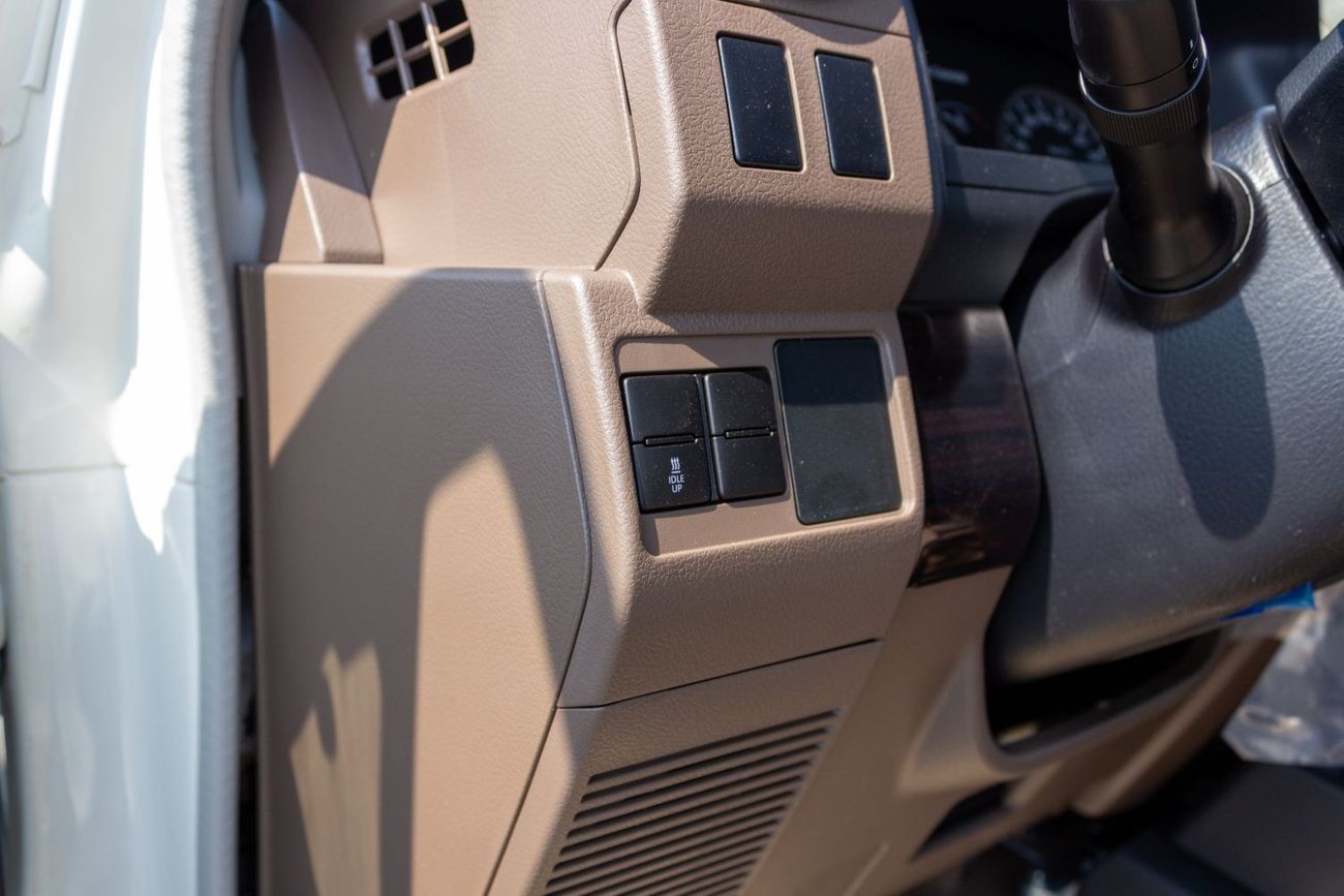 تويوتا لاند كروزر بيك آب EXPORT ONLY - LC79 2.8L T/DSL STD-E (Diesel)