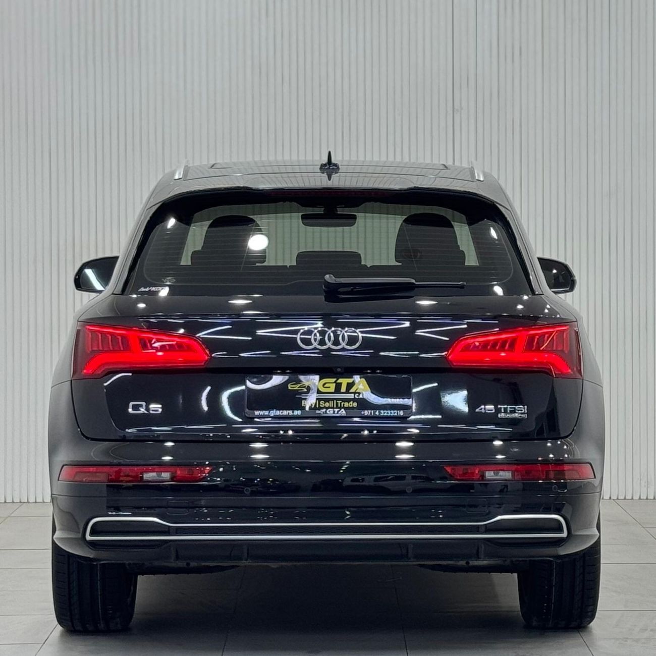 Audi Q5 45 TFSI Quattro S Line 2.0L (252 HP) 2019 Audi Q5 45TFSI S-Line Quattro, Warranty, Full Audi Service