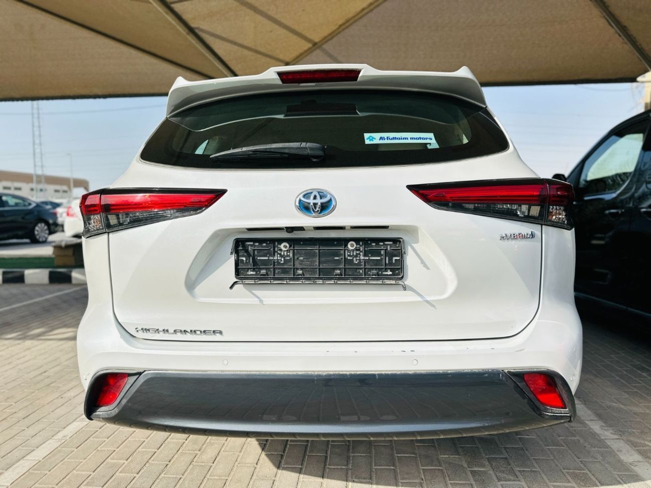 تويوتا هايلاندر 2023 Toyota Highlander VXR - White inside Beige